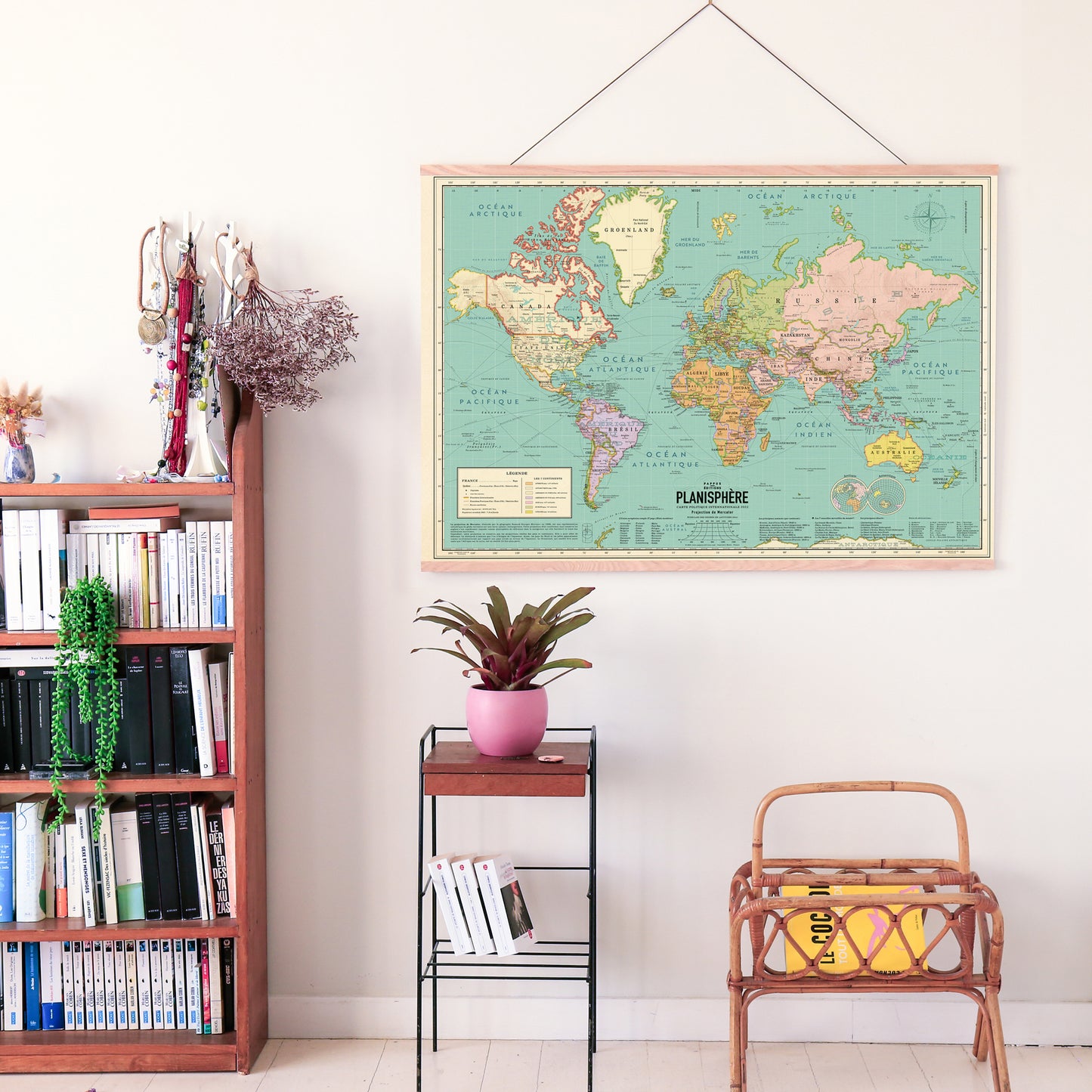 Kit affiche Carte du monde actuel style vintage 70 cm x 50 cm avec porte-affiche aimanté